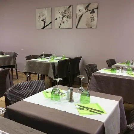 Отель Restaurant Le Central 3*